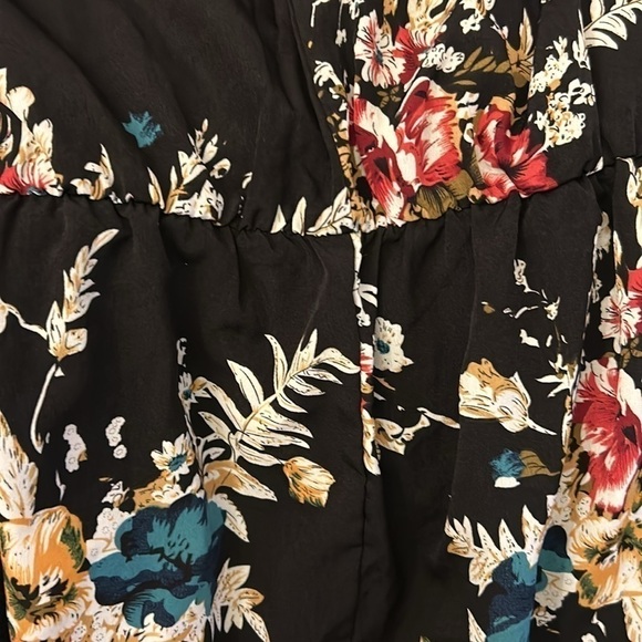 Floral Strapless Romper l SIZE L (8-10) - Picture 4 of 5